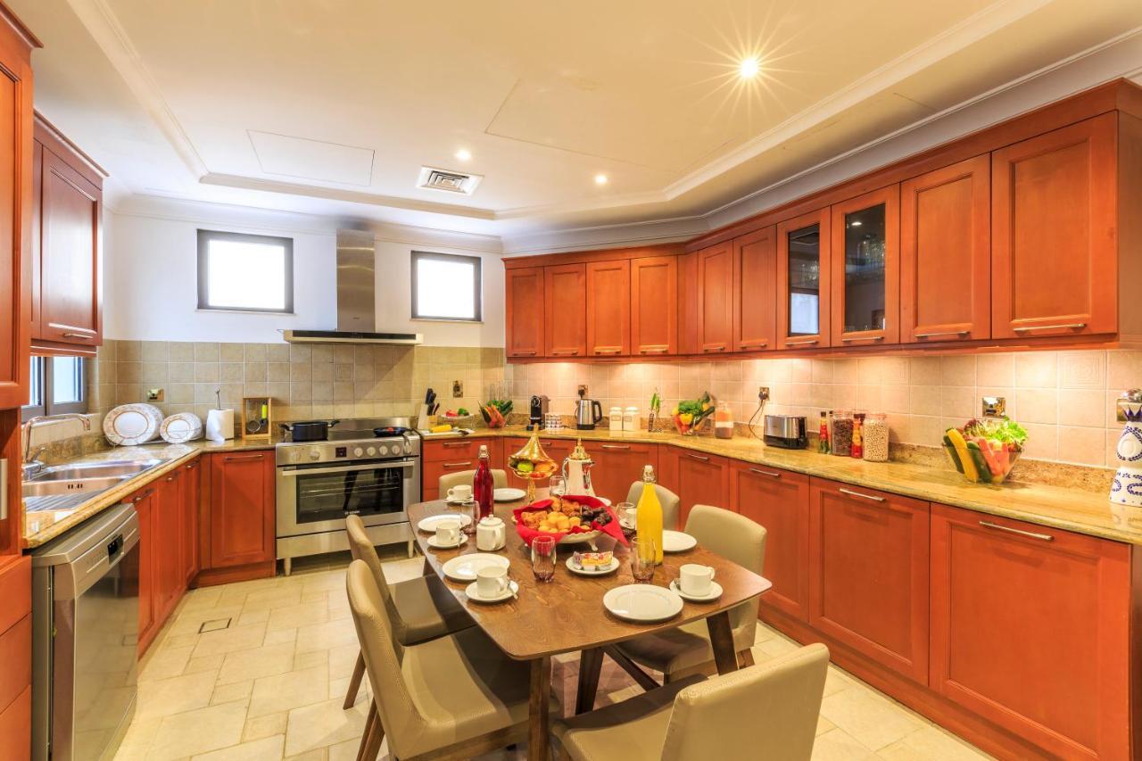 The S Holiday Homes - Stunning 5 Bedrooms Villa At The Palm Jumeirah With Private Beach And Pool Дубай Экстерьер фото