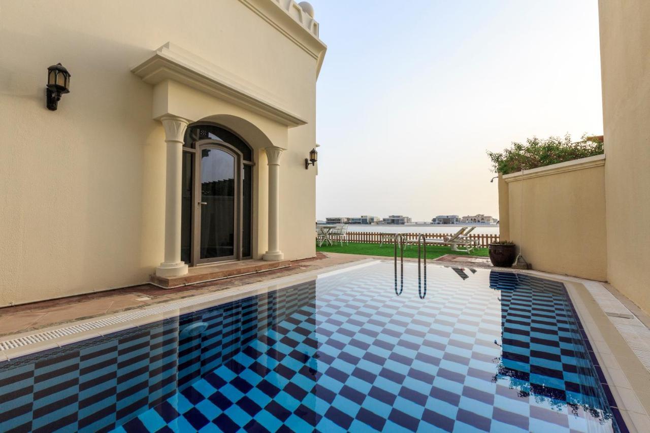 The S Holiday Homes - Stunning 5 Bedrooms Villa At The Palm Jumeirah With Private Beach And Pool Дубай Экстерьер фото