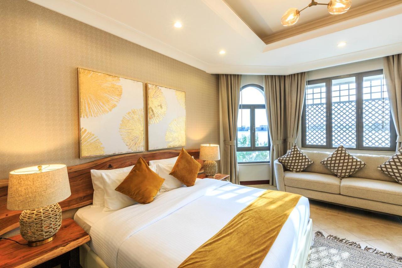 The S Holiday Homes - Stunning 5 Bedrooms Villa At The Palm Jumeirah With Private Beach And Pool Дубай Экстерьер фото